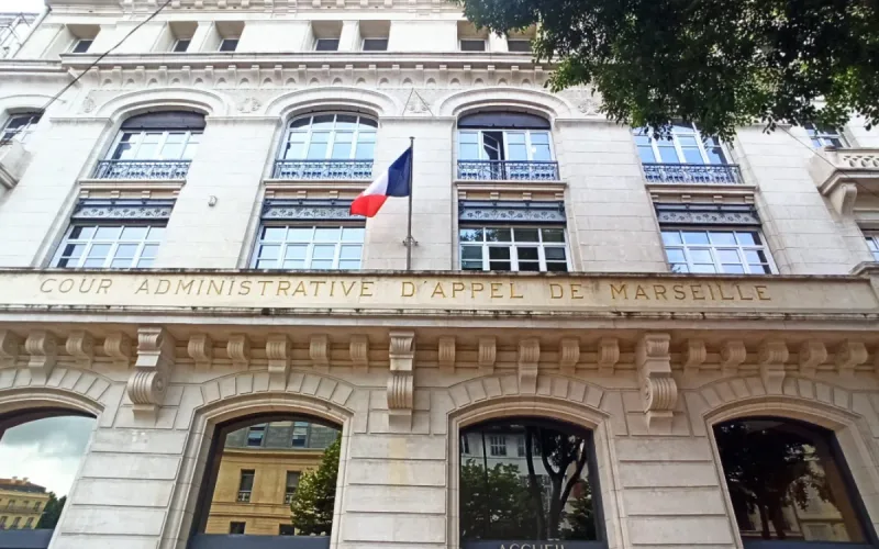 Arriving in France at six, he loses his resident card after 50 years