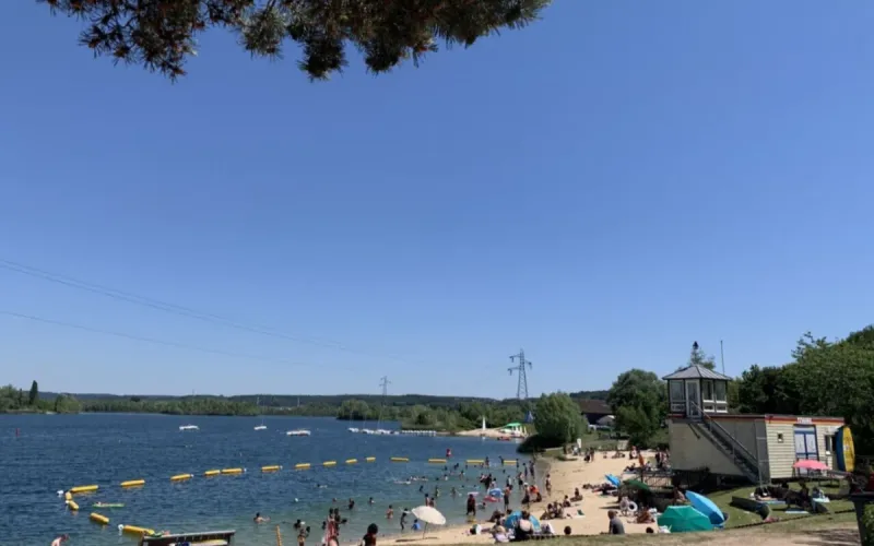 Boy saves girl from drowning but ignored trying to save father