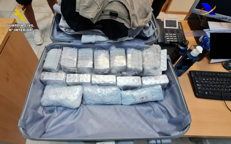 Cocaine Hidden in Suitcase Supports Costs Traveler Four Years in Spanish Prison