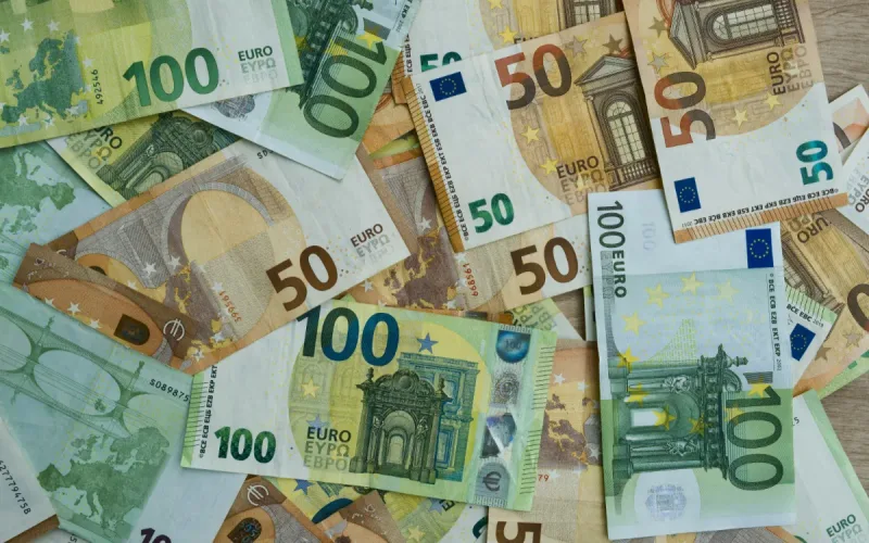Euro tops 11 dirhams as 1,000 euros now fetch 11,162 dirhams