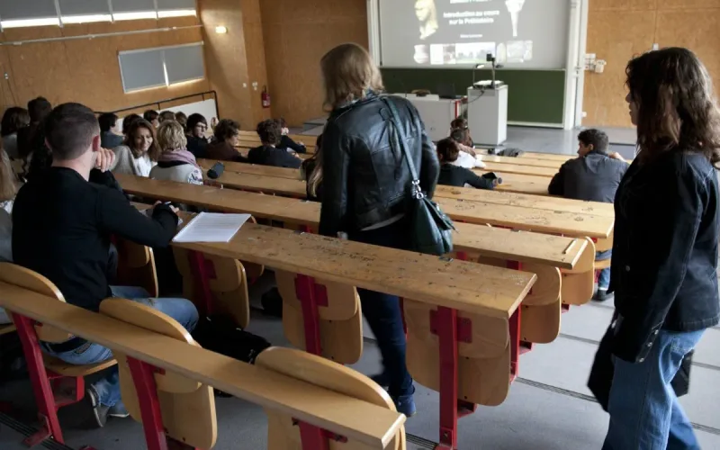 France: foreign students trapped