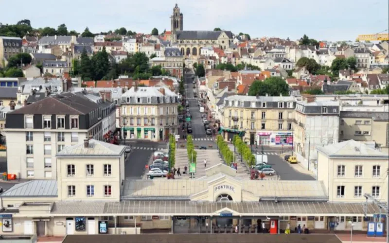 French Notary Ordered to Pay Moroccan-Born Couple €29,045 After Demolition Threat