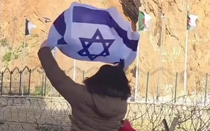 The gesture of an Israeli woman at the border between Algeria and Morocco provokes outrage