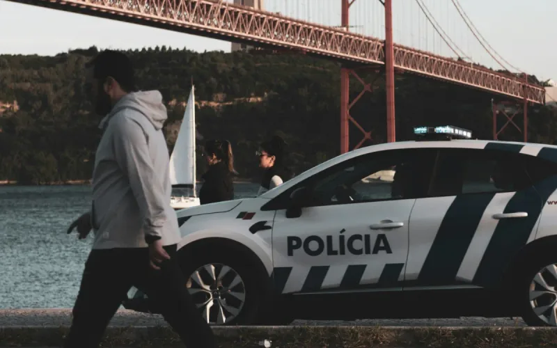 Handcuffed by two police officers, this Moroccan man dies twenty days later: they stand trial in Portugal