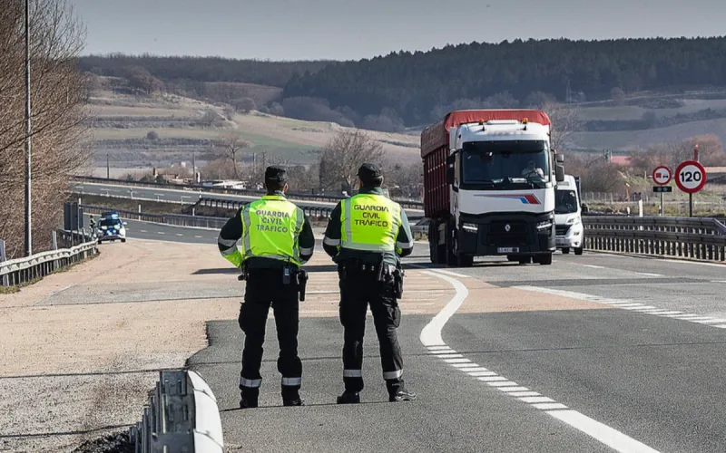 Heavy truck stolen in Morocco trapped on Spanish road, four arrests