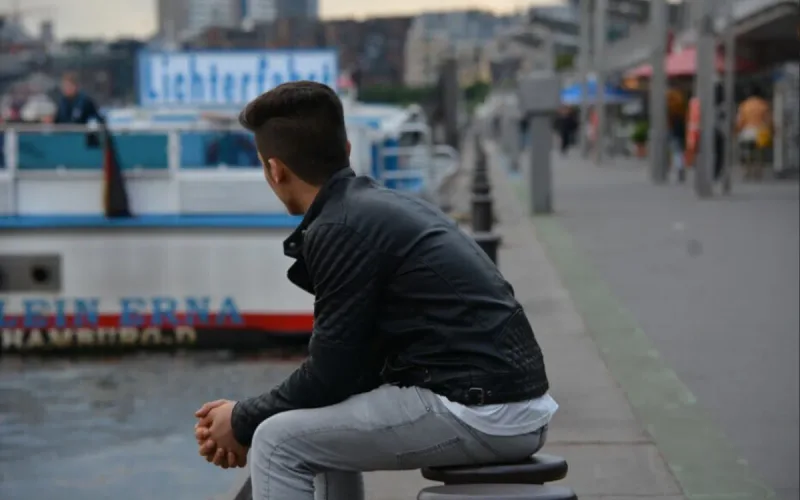 His father dies in Morocco, his mother returns there: Moroccan minor left alone in the Netherlands