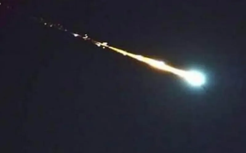 An impressive fireball crosses the sky over Morocco at 93,000 km/h