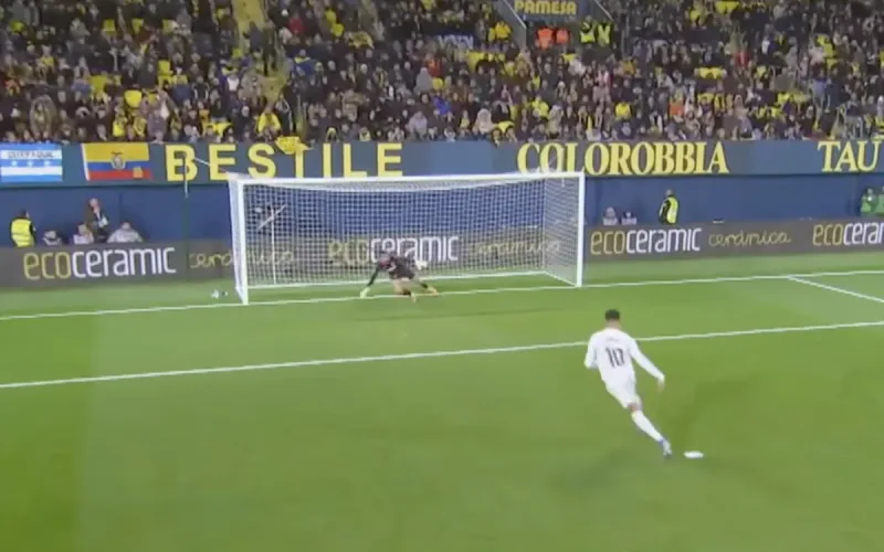 Kylian Mbappé gives a lesson to Brahim Diaz
