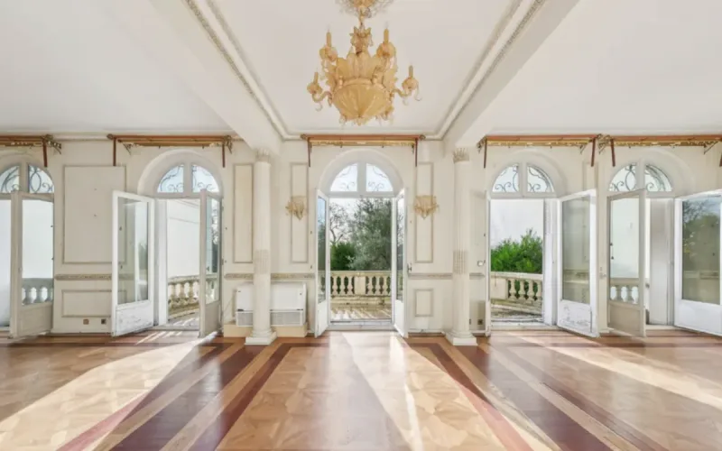 The Moroccan royal family sells two luxury properties in Paris