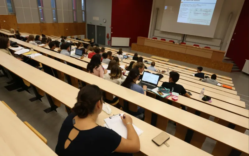 Moroccan Student Returning from France Has 60 Days to Transfer Remaining Funds