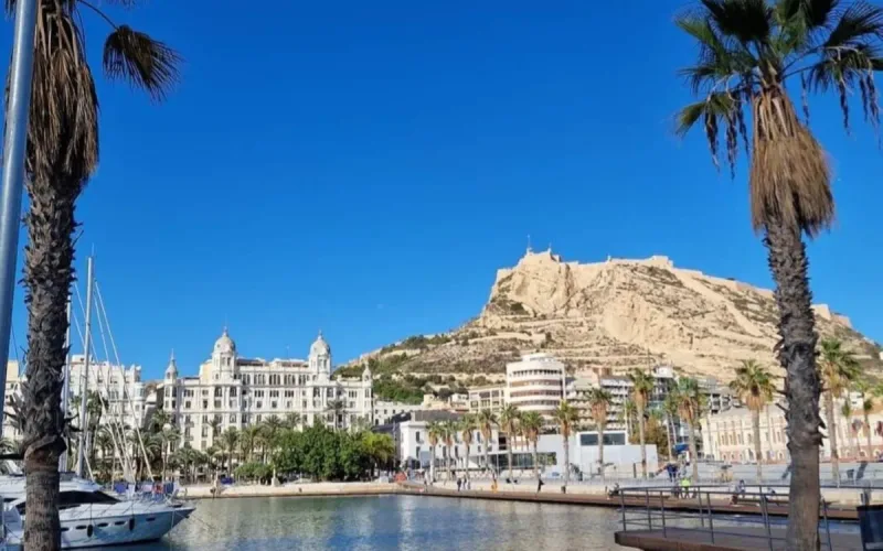 Moroccans Pay an Average of €53,257 for Homes in Alicante, Compared With €245,431 for Foreign Buyers