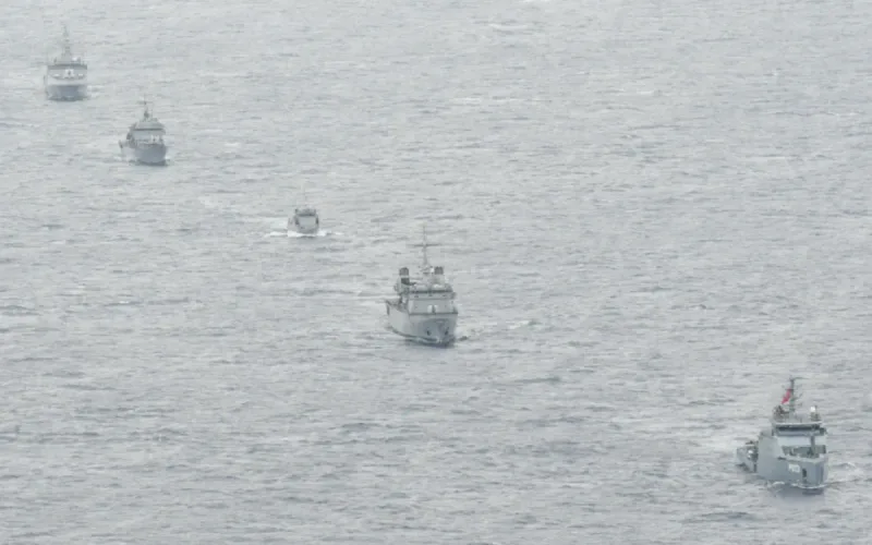 Morocco and Algeria Sail Their Frigates in the Same Formation in the Mediterranean