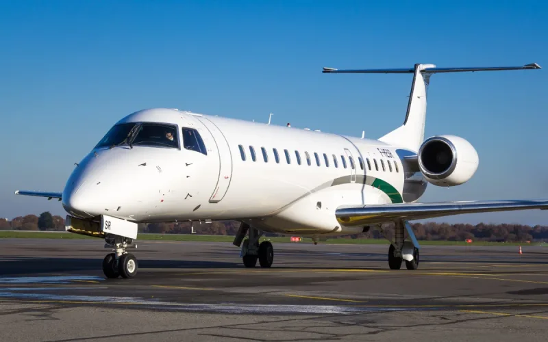 A mysterious direct flight from Casablanca to Algiers raises many questions