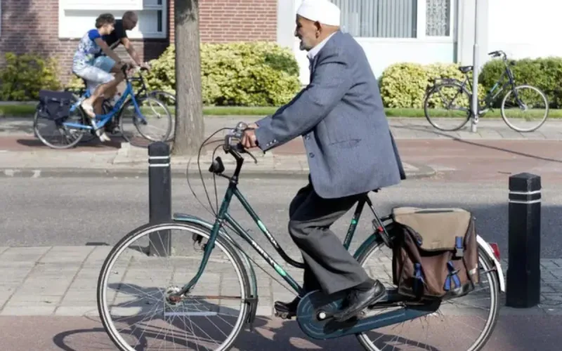 One in Five Older Moroccans in the Netherlands Lives Below the Social Minimum After Nearly 40 Years in the Country