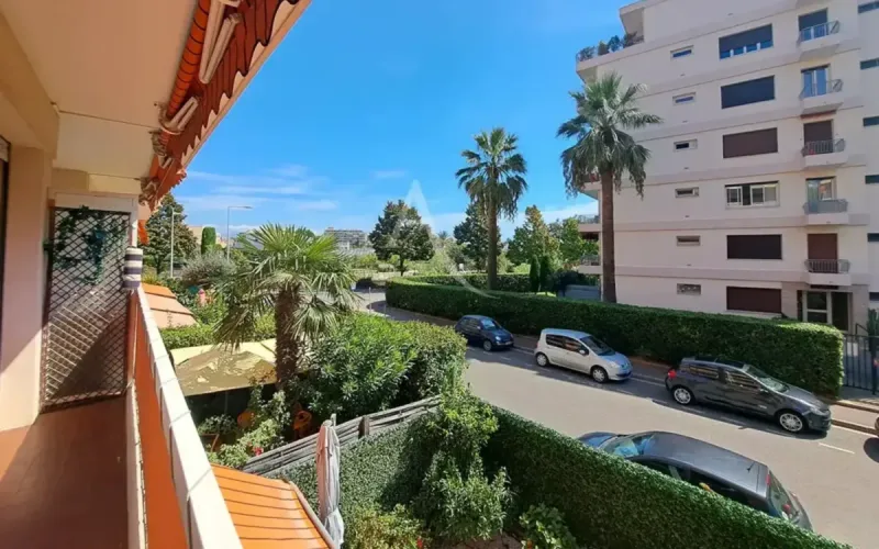 Ordered to leave his home, a Moroccan man ultimately pays his debt and saves his lease on appeal