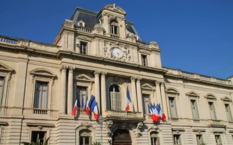 She gets her OQTF annulled, but when the prefecture reexamines her case, her job has disappeared