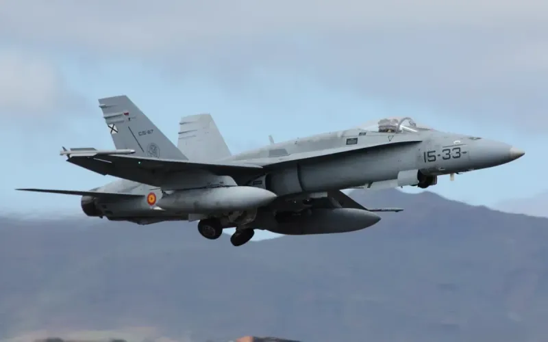 Six Spanish F-18s on one side, two Moroccan F-16s on the other: tensions in the skies over Alboran