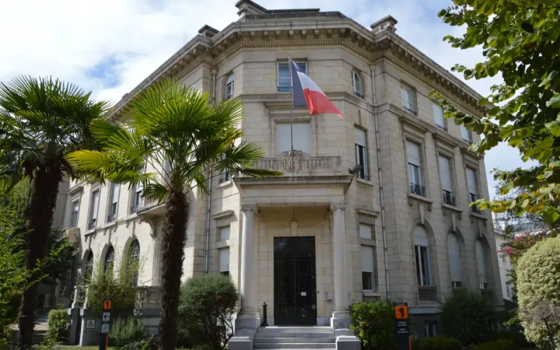 Two prefectures sought to keep him out of France: this Moroccan father of two French children gets all decisions overturned