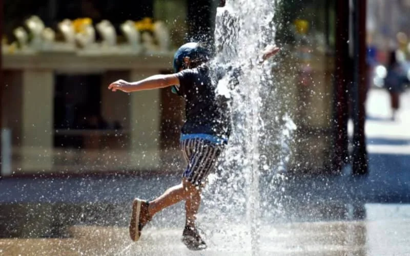 Unseasonable Heat Wave to Hit France as Moroccan Air Mass Pushes Temperatures Above 25°C