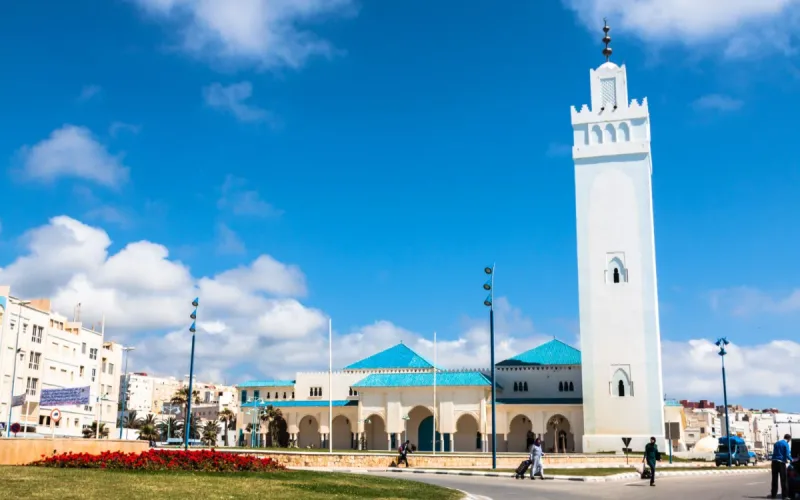 Upon returning to Morocco, MREs discover their building is cracked