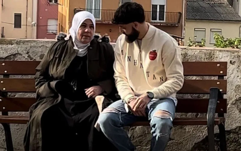Viral TikToker Teaches Catalan to Moroccan Family, Charms Catalonia