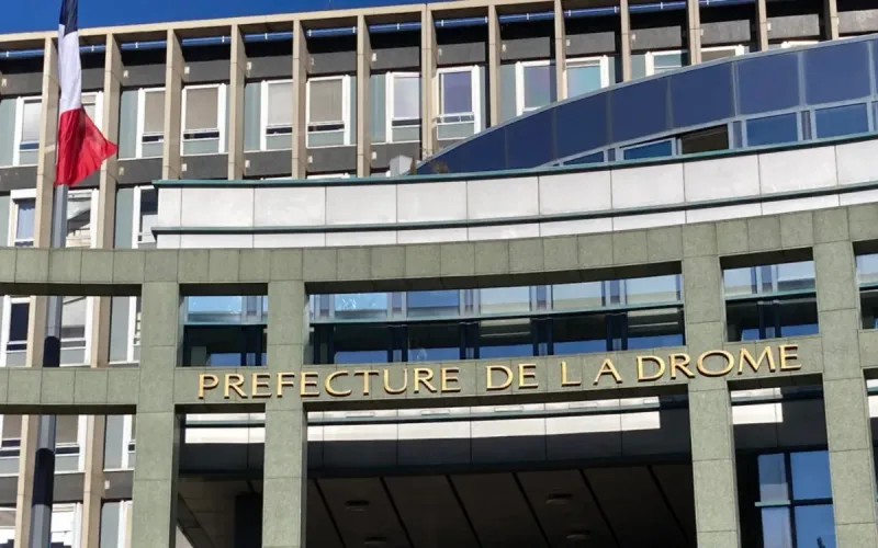 Without a response from the Drôme prefecture, a Moroccan man loses his engineering school, work-study placement and housing