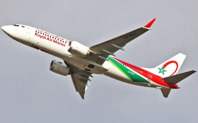 Work at Orly: Royal Air Maroc planes are flying so low that their logo can be made out