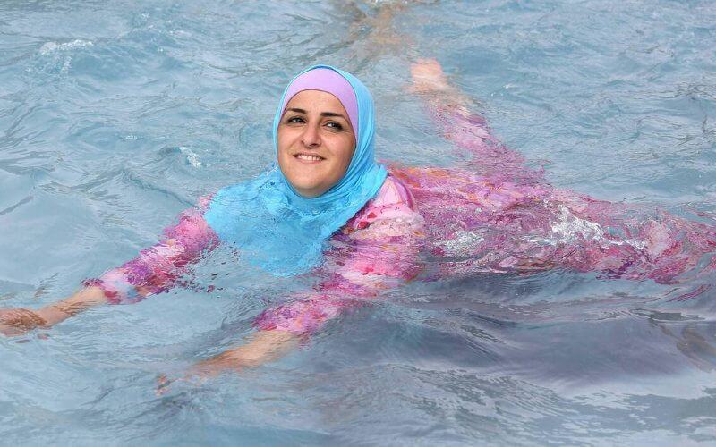 Activists in Burkinis Protest Paris Pool Ban, Causing Closure