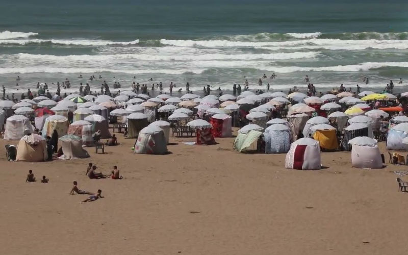 Agadir Cracks Down on Beach Parasol Tents, Sparking Social Media Debate