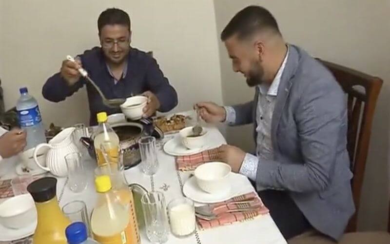 Algerian Family Hosts Stranded Moroccans for Ramadan Meal Amid Diplomatic Tensions