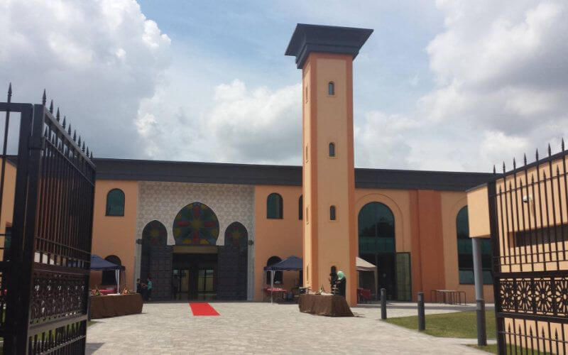 Armed Man Threatens Worshippers Outside Reims Mosque During Eid Celebration