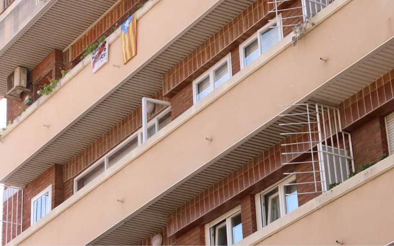 Spanish Man Confesses to Killing Moroccan Wife in Sabadell, Body Found in Apartment