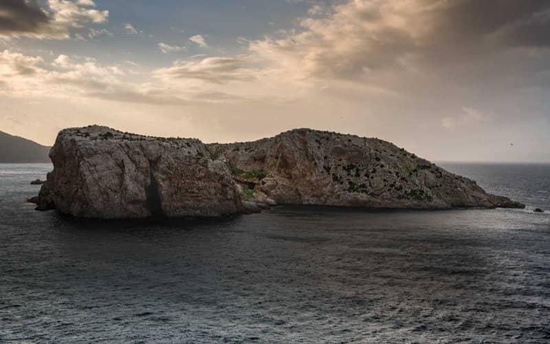 Far-Right Vox Party Calls for Permanent Guard Post on Disputed Gibraltar Islet