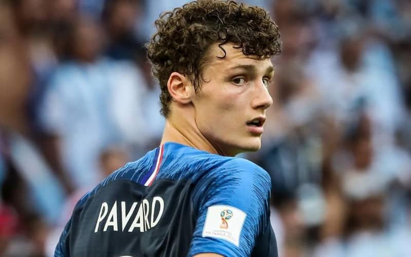 Bayern's Pavard Claims Defensive Superiority Over Hakimi, Sparks Online Backlash