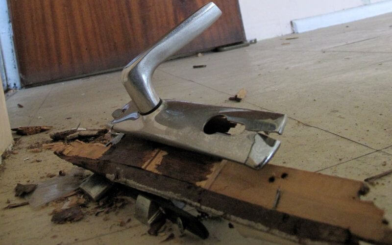 Asylum-Seeking Families Evicted from Nantes Squat, Aid Group Steps In
