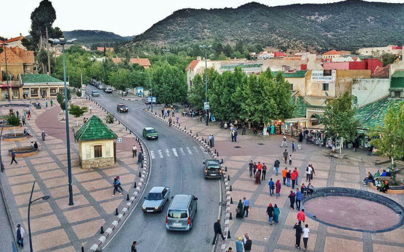 In Azrou, motorists and merchants extorted