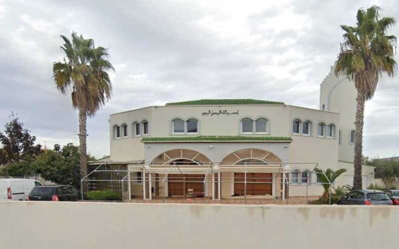 Béziers Mosque Files Complaint After Online Calls for Arson Following Teacher's Murder