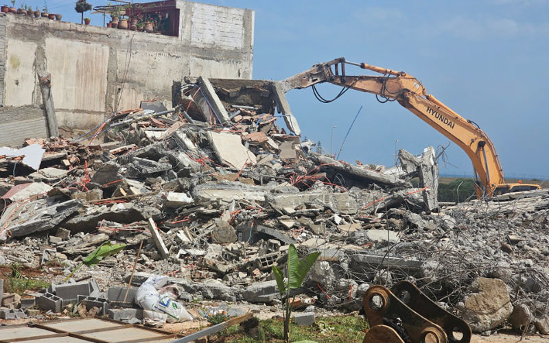 Coastal Crackdown: Moroccan Authorities Demolish Illegal Villas and Restaurants in Skhirat-Témara