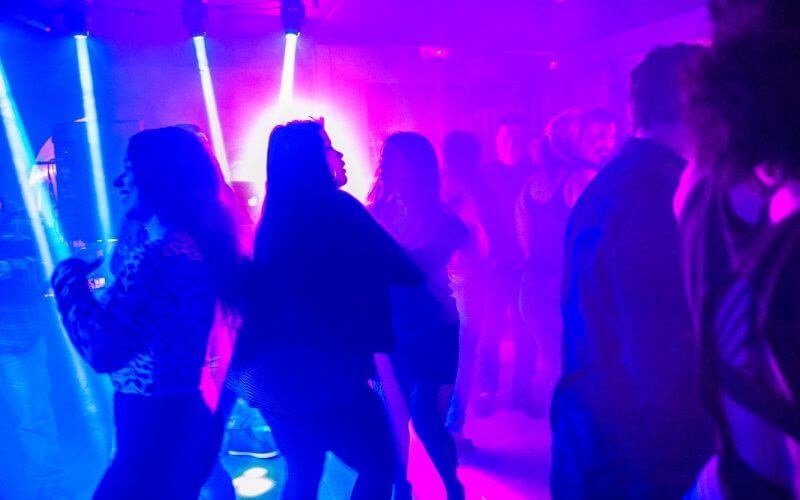 Controversy Erupts in Moroccan City as Nightclub Opens Between Mosques