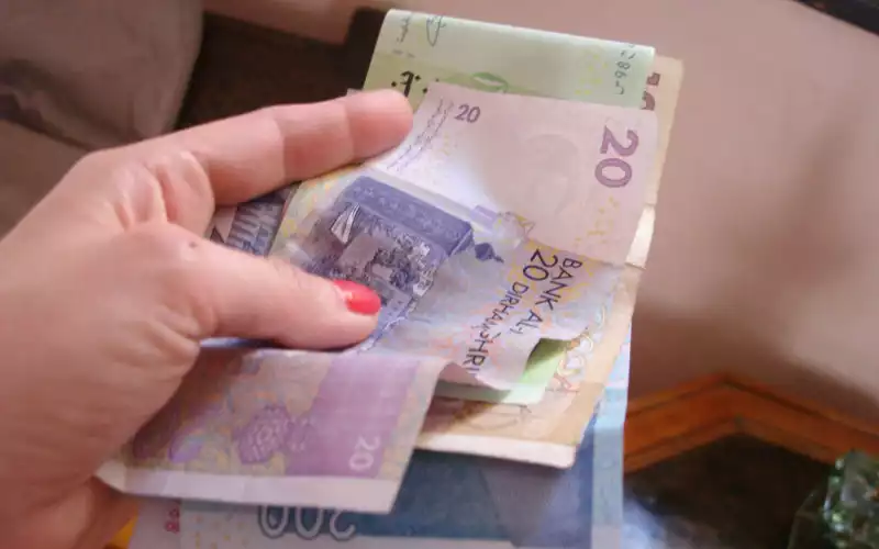 The dirham gains value against the euro