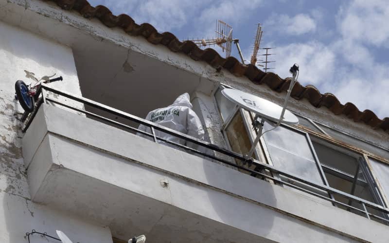 Domestic Violence Tragedy in Spain: Man Kills Wife in Front of Children, Surrenders to Police