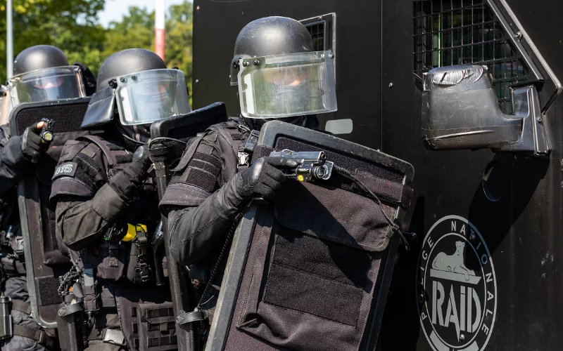 Drunk Man Threatens to Blow Up Building, Sparks RAID Operation in French Town