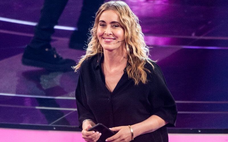Dutch Singer Anouk Returns Home After Months Stranded in Morocco Due to COVID-19