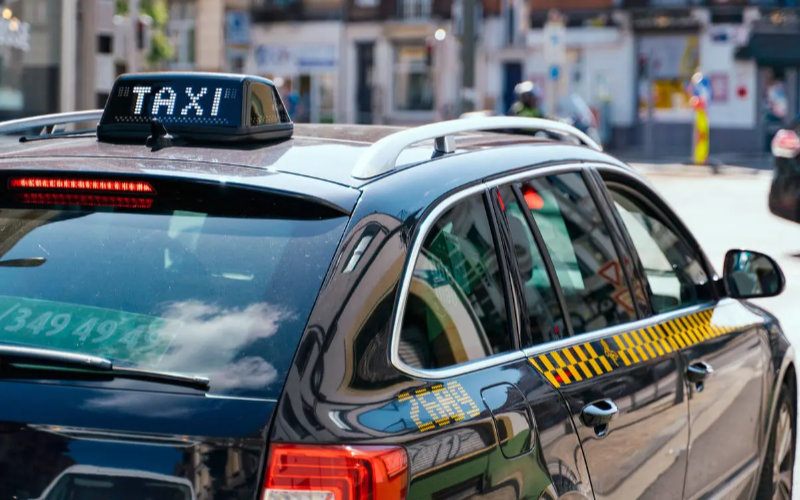 Elderly Brussels Artist Alleges Taxi Scam: 260 Euro Ride Sparks Controversy on Eid Al-Adha