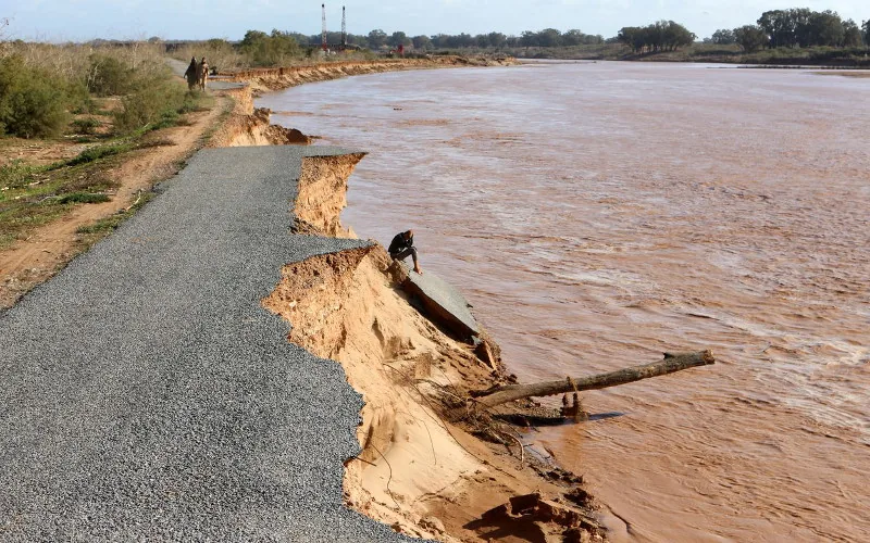 Floods Disrupt Travel in Morocco's Drâa-Tafilalet Region, Closing Key Highway