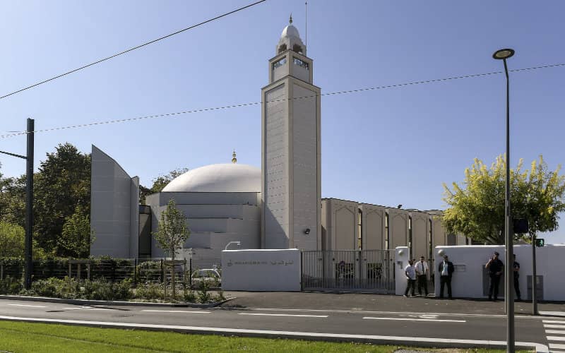 French Mosques Face Bank Account Closures, Sparking Community Outcry