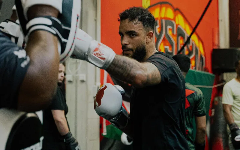 Glory Kickboxing: Beztati vs Kwasi Ends in Controversial Draw, Delaying Historic Title Bid