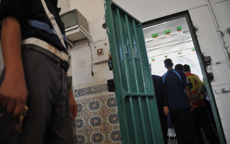 Hundreds of Moroccan Migrants Stranded in Algeria Amid Diplomatic Tensions