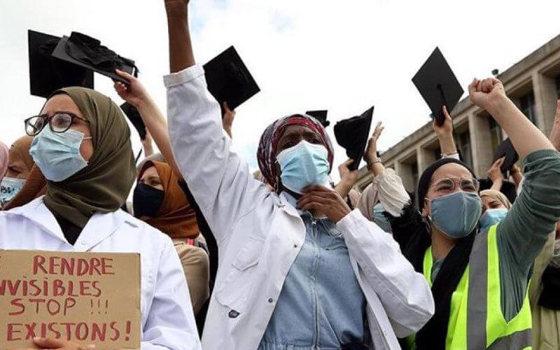 Hundreds Rally in Brussels Against Headscarf Ban in Universities