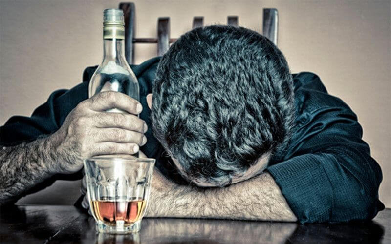 Intoxicated Off-Duty Officer Causes Traffic Accident in Martil